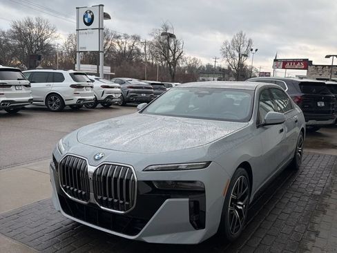 Certified 2024 BMW 760i xDrive w/ Executive Package AWD/4WD image 3