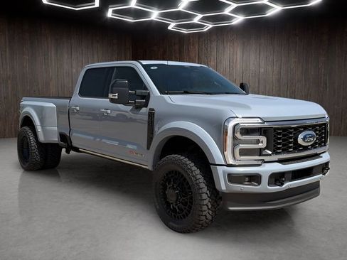 Used 2026 Ford F450 Platinum AWD/4WD image 1