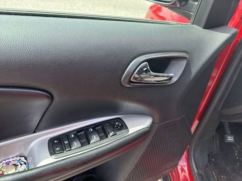 Used 2018 Dodge Journey SE FWD image 19