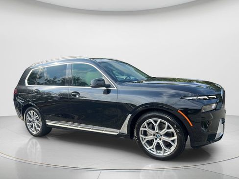 Used 2025 BMW X7 xDrive40i AWD/4WD image 3