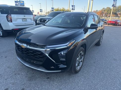 Used 2024 Chevrolet Trax LT w/ LT Convenience Package image 1