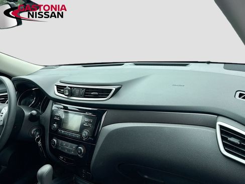 Used 2016 Nissan Rogue S w/ Appearance Package FWD image 34