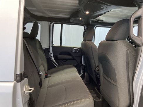 Used 2024 Jeep Wrangler Sahara image 38