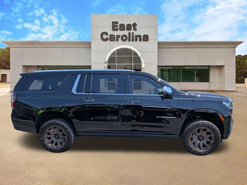 Used 2024 Chevrolet Suburban Premier w/ Premium Package AWD/4WD image 2