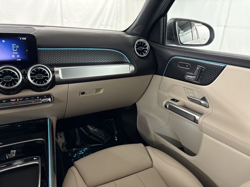 Certified 2024 Mercedes-Benz EQB 300 4MATIC image 30