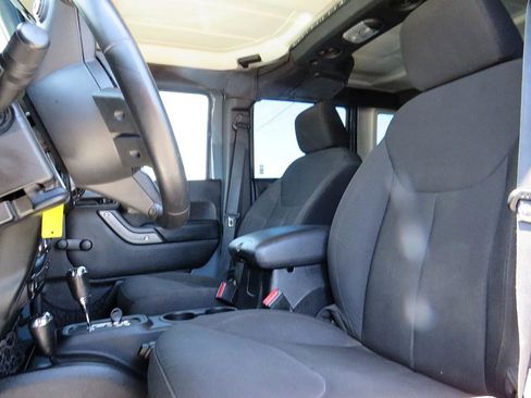 Used 2015 Jeep Wrangler Unlimited Sport w/ Connectivity Group image 10