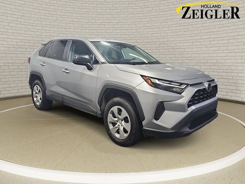 Used 2023 Toyota RAV4 LE FWD image 3
