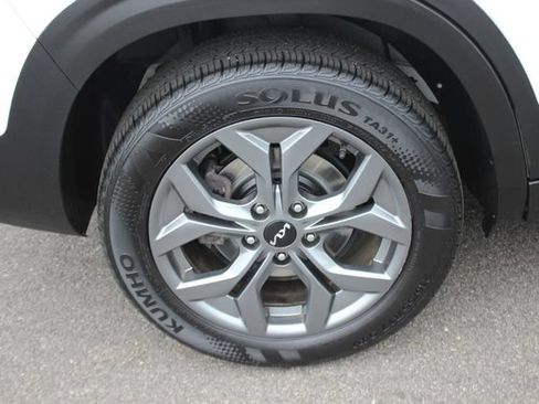 Used 2024 Kia Seltos LX AWD/4WD image 17