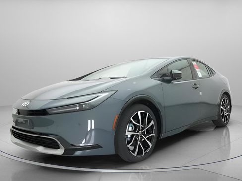 New 2026 Toyota Prius Plug-In Hybrid image 2
