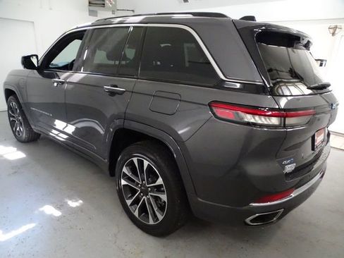 Certified 2022 Jeep Grand Cherokee Overland w/ Advanced Protech Group III AWD/4WD image 21