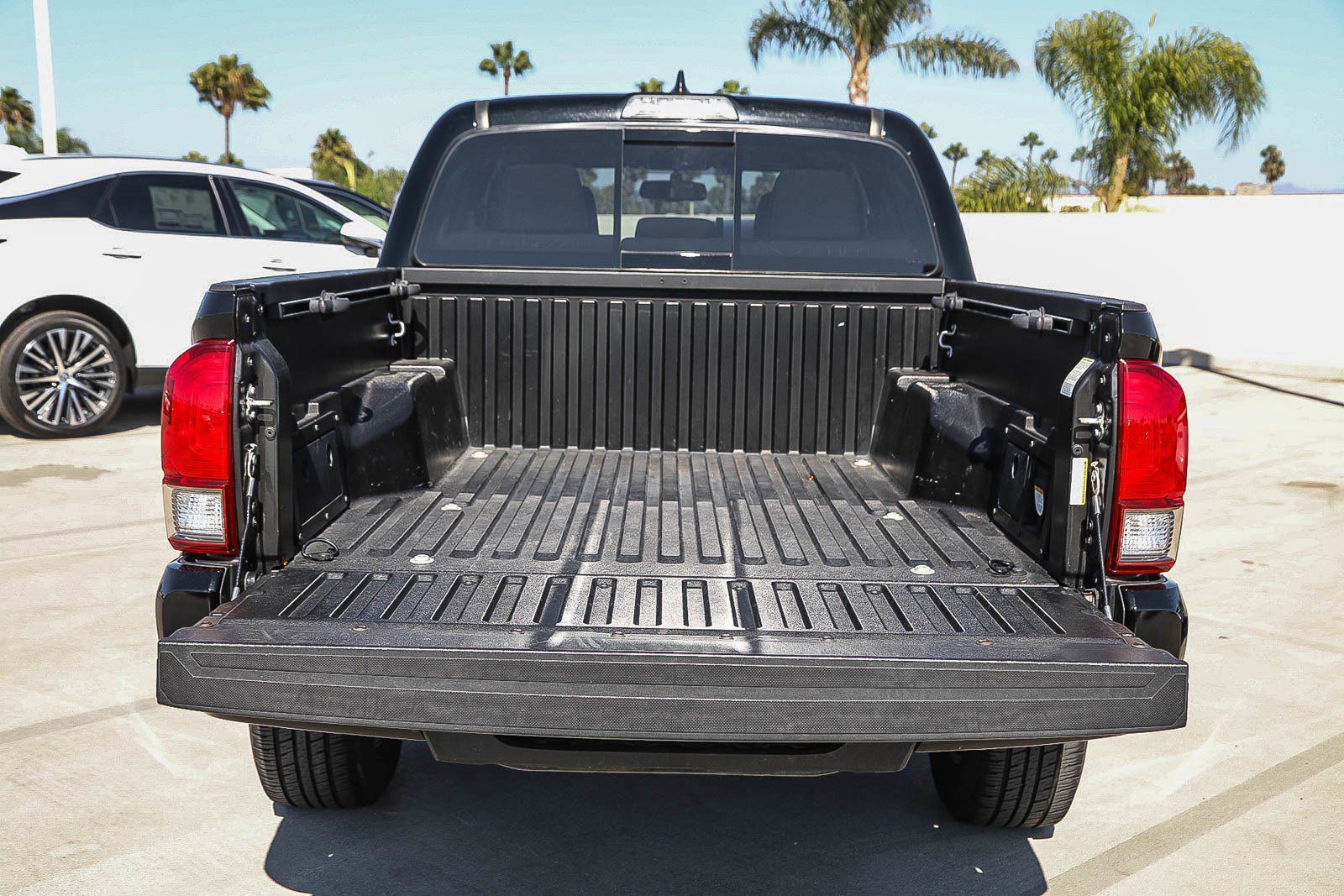 Used 2017 Toyota Tacoma TRD Sport AWD/4WD image 25