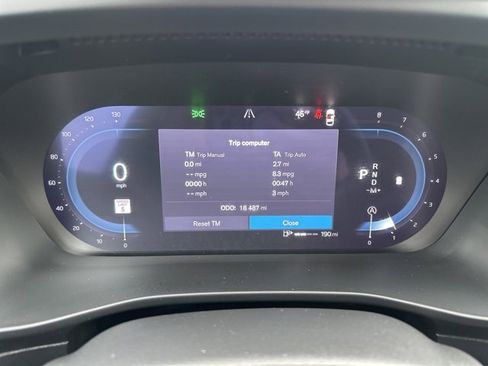 Certified 2025 Volvo XC40 B5 Core image 25