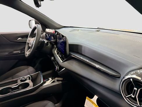 New 2026 Chevrolet Equinox LT w/ Safety and Technology Package FWD image 31