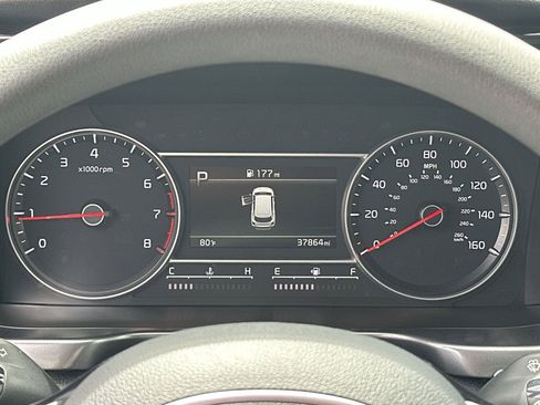 Used 2023 Kia Sorento LX image 10