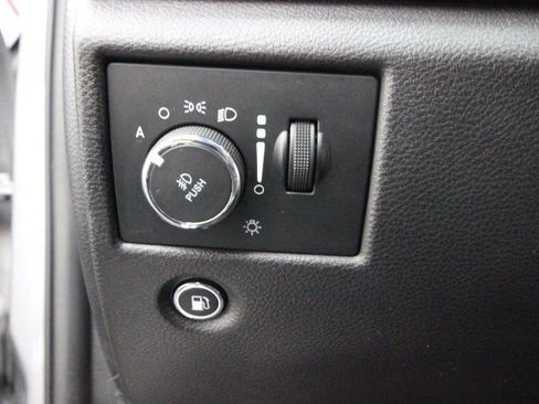 Used 2020 Jeep Grand Cherokee Limited image 16