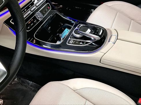 Used 2018 Mercedes-Benz E 400 4MATIC Sedan image 17