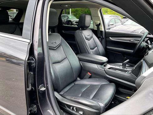 Used 2017 Cadillac XT5 Luxury w/ Driver Awareness Package FWD image 7