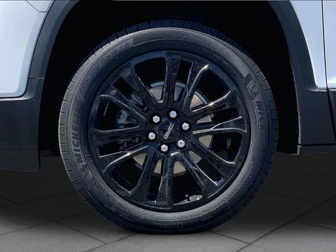 Used 2022 GMC Acadia SLE w/ Elevation Edition FWD image 10