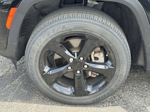 Used 2023 Jeep Grand Cherokee L Laredo AWD/4WD image 9