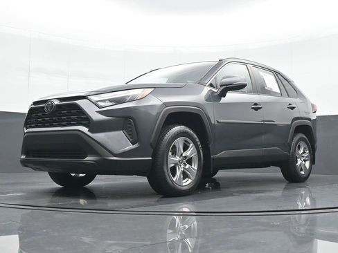 Used 2022 Toyota RAV4 XLE w/ Convenience Package image 17