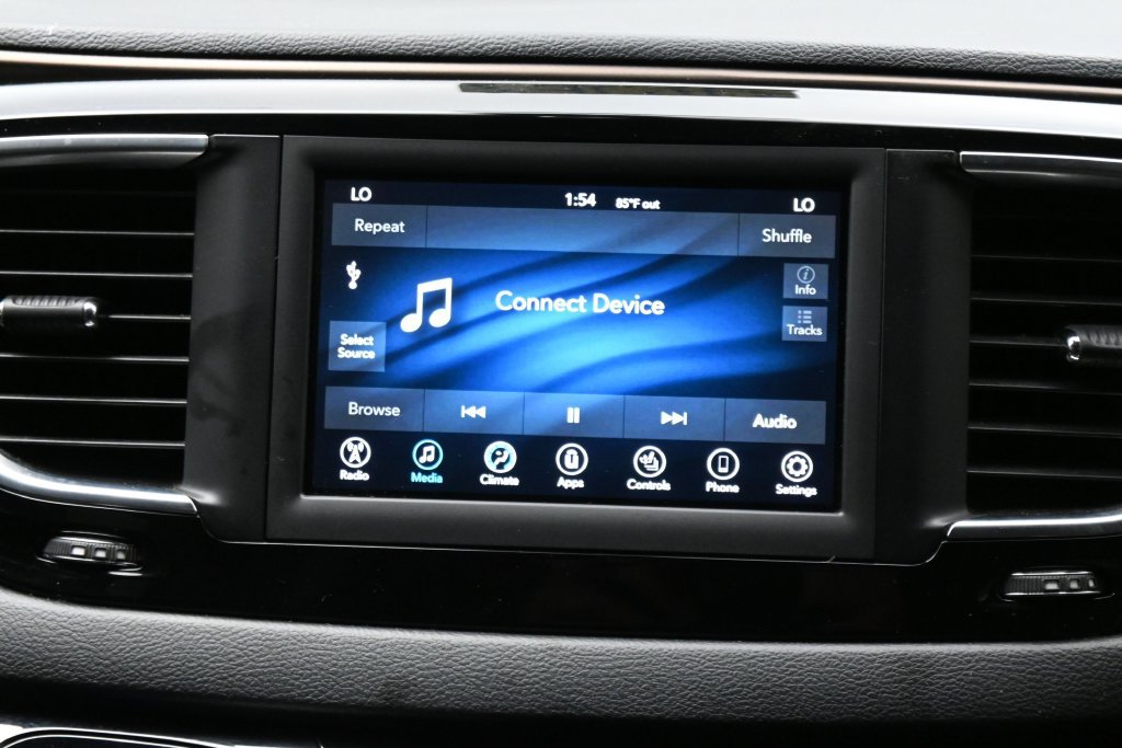 Used 2019 Chrysler Pacifica Touring-L FWD image 22