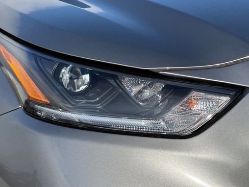 New 2026 Toyota Highlander XLE image 9