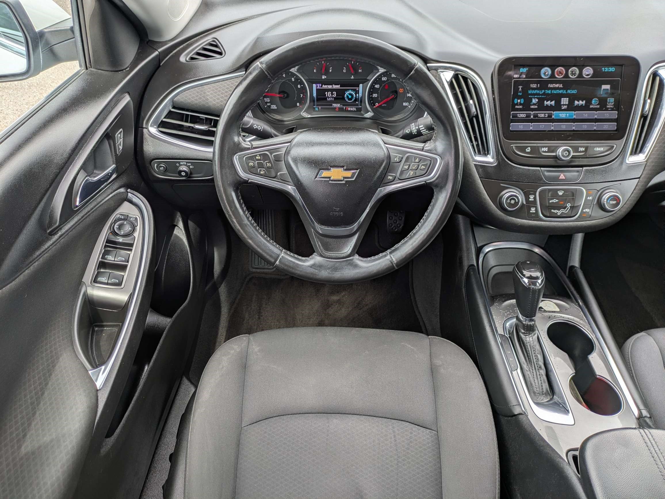 Used 2018 Chevrolet Malibu LT FWD image 15