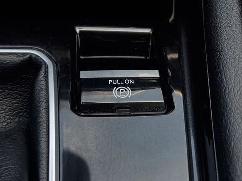 Used 2022 Jeep Compass Latitude FWD image 30