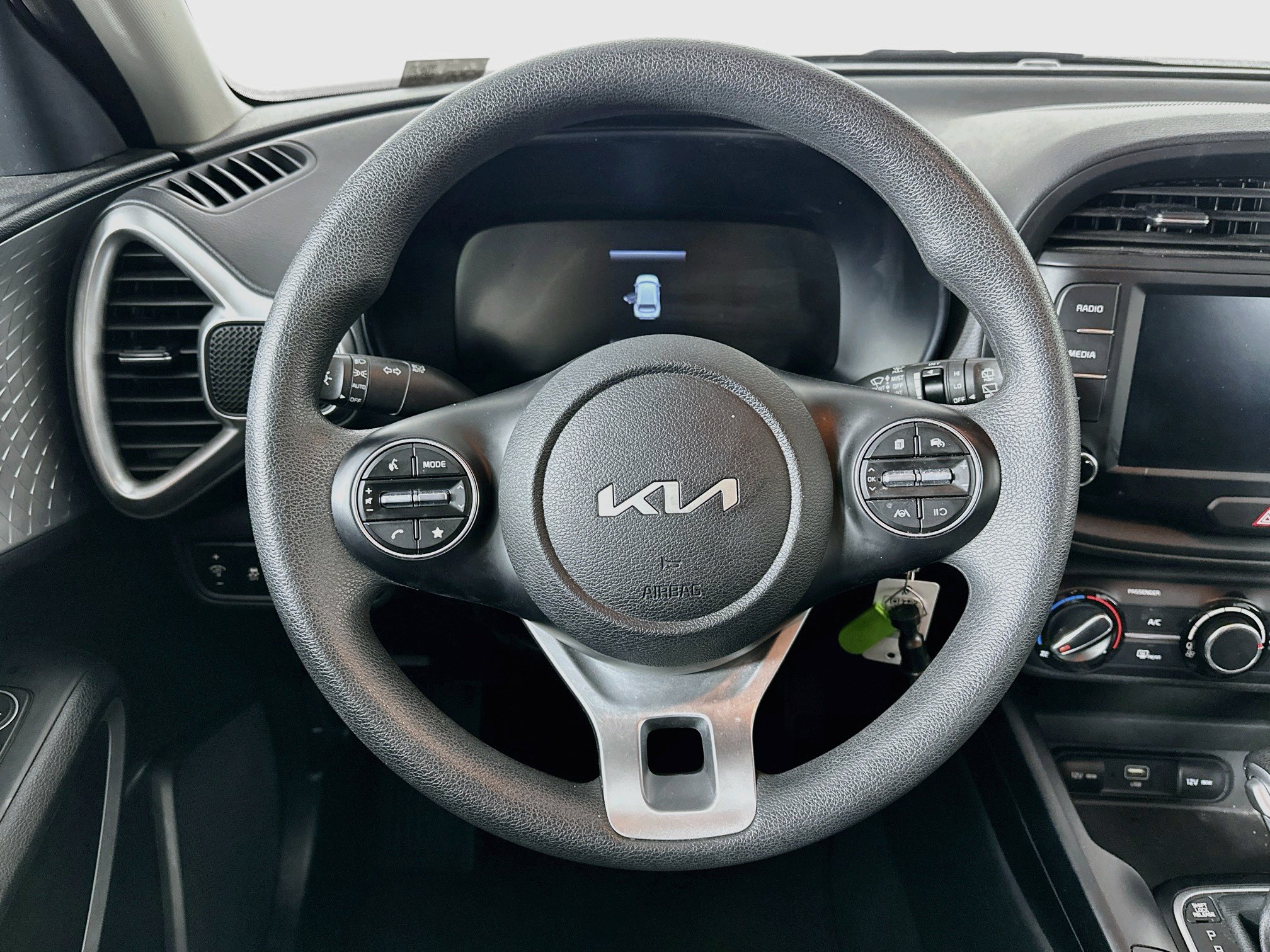 Used 2025 Kia Soul LX w/ LX Technology Package FWD image 18