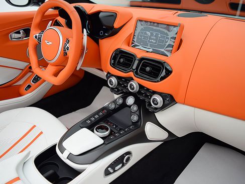 Used 2023 Aston Martin V8 Vantage Roadster RWD image 45