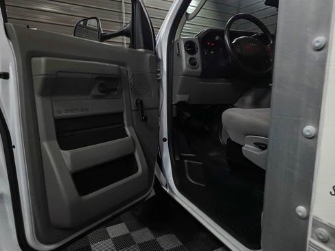 Used 2019 Ford E-450 and Econoline 450 Super Duty image 24