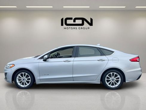 Used 2019 Ford Fusion SE image 2