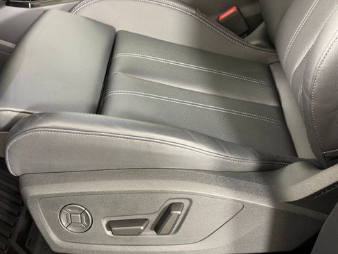 Certified 2025 Audi Q6 e-tron Premium Plus w/ Premium Plus AWD/4WD image 15