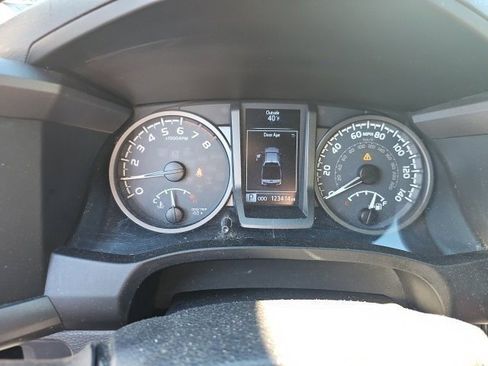 Used 2017 Toyota Tacoma TRD Off-Road w/ Premium & Technology Package image 5