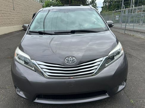 Used 2017 Toyota Sienna Limited Premium AWD/4WD image 2