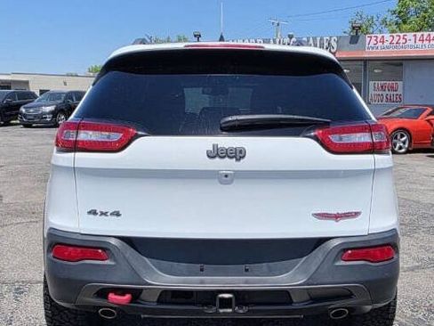 Used 2015 Jeep Cherokee Trailhawk w/ Comfort/Convenience Group AWD/4WD image 9