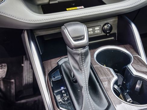 Used 2023 Toyota Highlander Platinum image 29