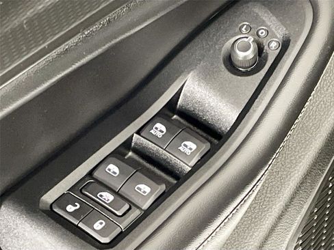 Used 2023 Jeep Grand Cherokee L Laredo image 18