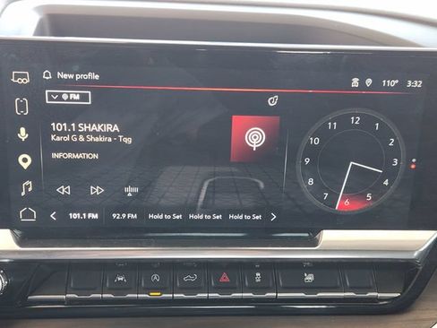Used 2025 GMC Sierra 1500 SLT AWD/4WD image 15