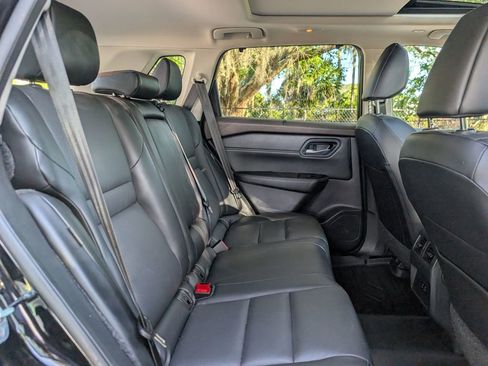 Used 2023 Nissan Rogue SV w/ SV Premium Package image 19