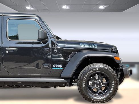 Used 2023 Jeep Wrangler Unlimited w/ Cold Weather Group AWD/4WD image 35