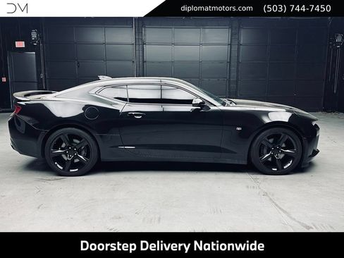 Used 2018 Chevrolet Camaro SS RWD image 8
