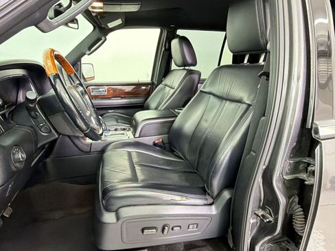 Used 2017 Lincoln Navigator Select RWD image 5