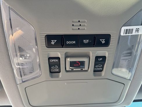 Used 2020 Toyota RAV4 Limited image 28