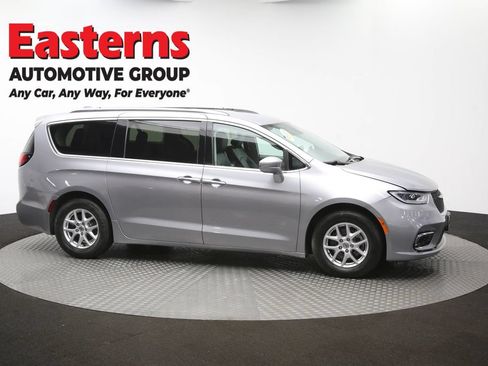 Used 2021 Chrysler Pacifica Touring-L FWD image 49