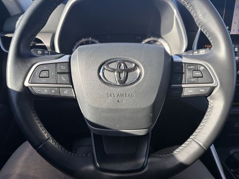 Used 2024 Toyota Highlander XLE image 25