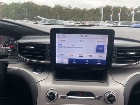 Used 2023 Ford Explorer XLT w/ Equipment Group 202A image 10