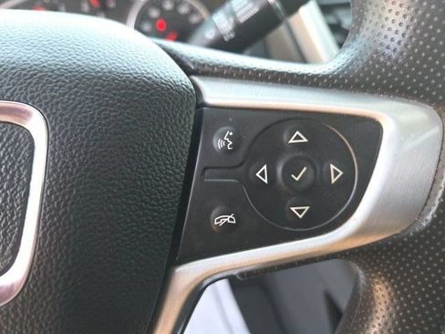 Used 2021 GMC Acadia SLE FWD image 18