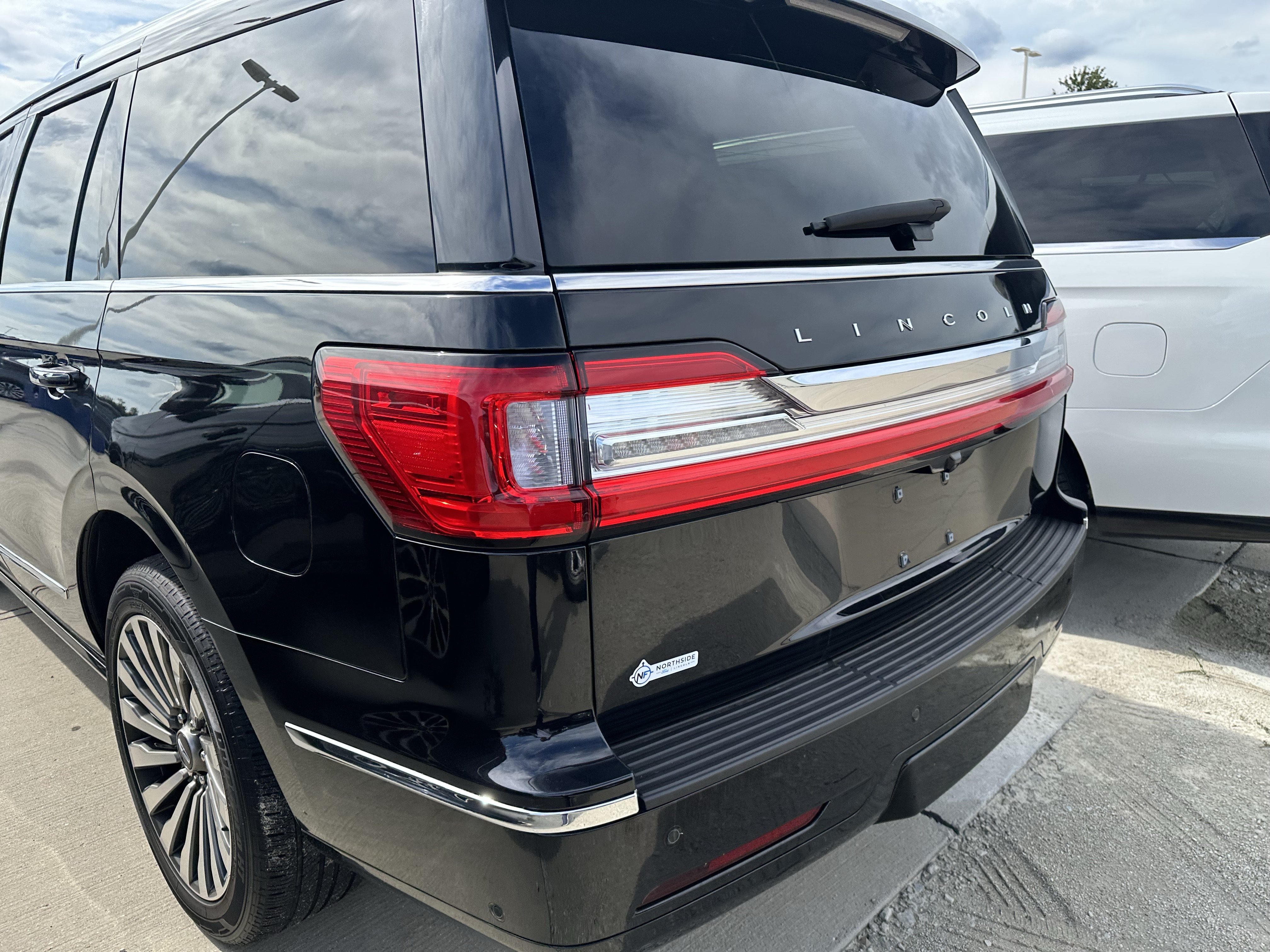 Used 2019 Lincoln Navigator Reserve AWD/4WD image 7