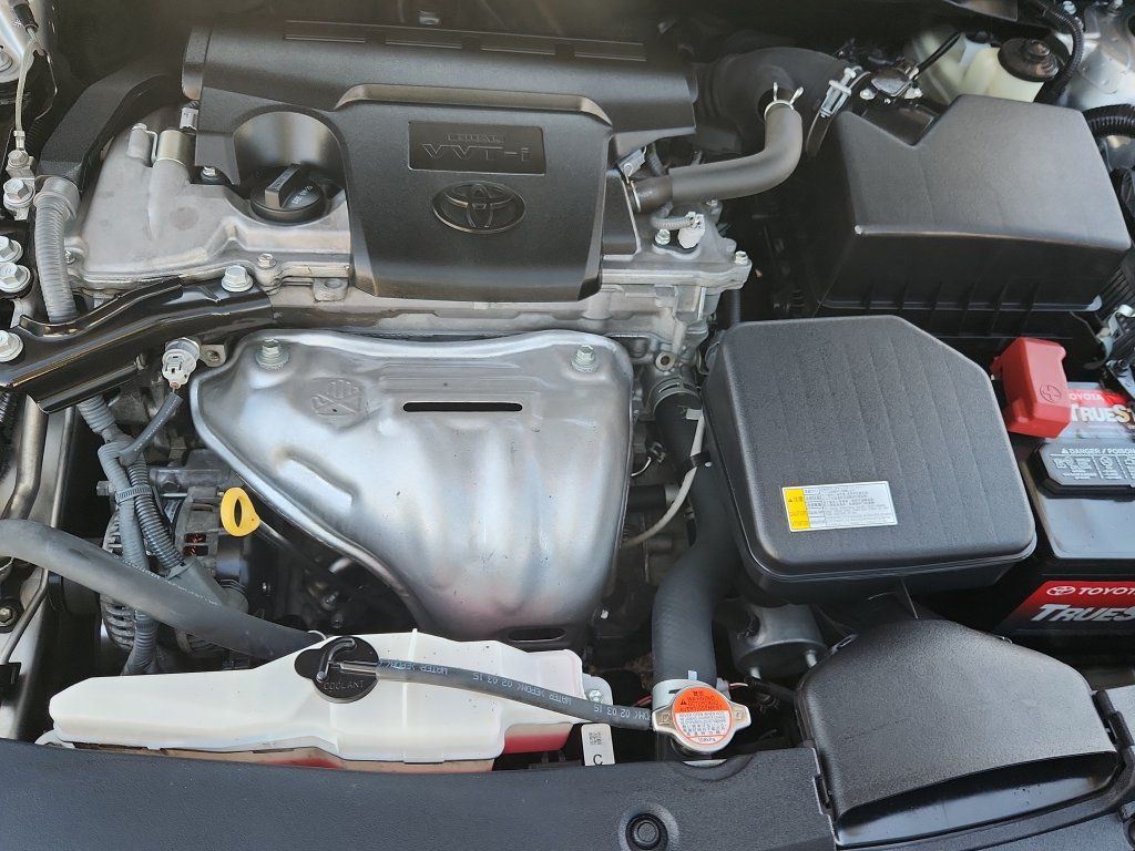 Used 2016 Toyota Camry SE FWD image 14